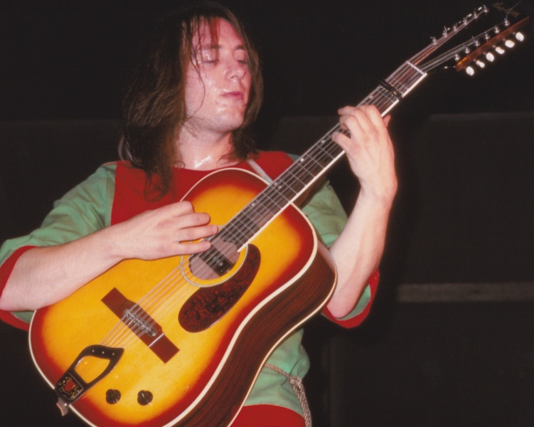 File:Gary Green 12 string acoustic 1975.jpg