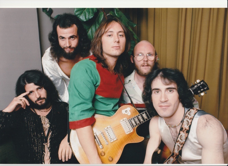 File:Gentle Giant 1975or 1976 stage clothes.jpg