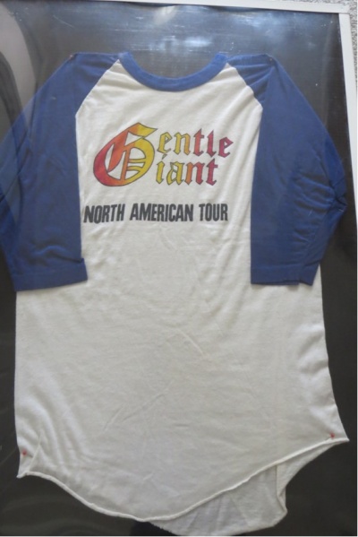 File:North american tour t-shirt.jpg