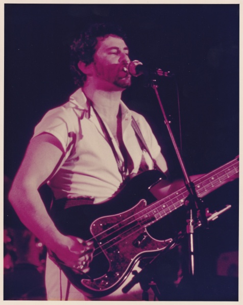 File:Derek Shulman bass Guelph 1977.jpg